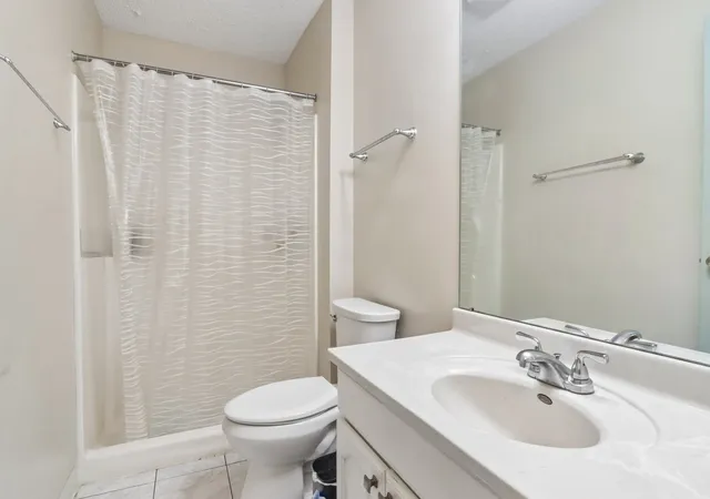Listing Photo 2 - Condo for sale in building located at 720 Weidner Rd, Buffalo Grove, IL 60089 - Unit #200
