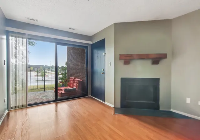 Listing Photo 4 - Condo for sale in building located at 720 Weidner Rd, Buffalo Grove, IL 60089 - Unit #200