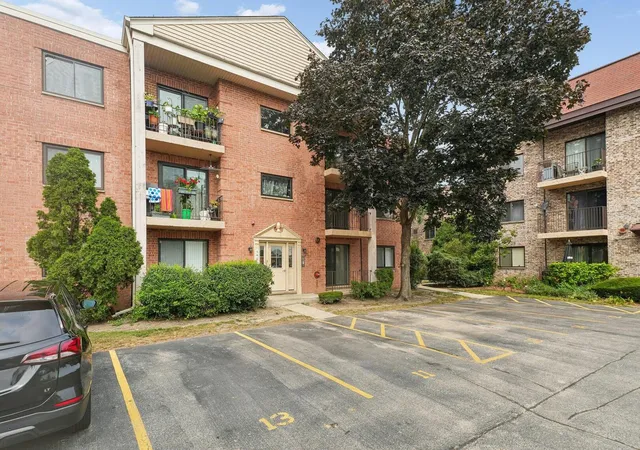 Photo 2 of Condo for sale at 5401 Chateau Dr #4, Rolling Meadows, IL 60008 | MLS# 12718806 | Listing updated on 2026-08-28