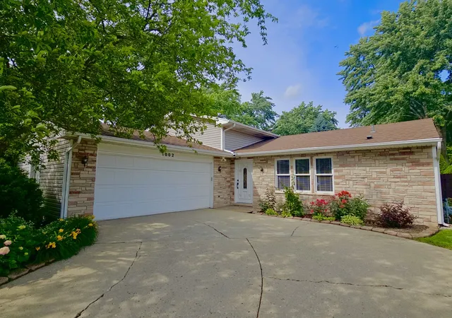 Photo 1 of Single family home for sale at 1002 Summerfield Ct, Roselle, IL 60172 | MLS# 12718817 | Listing updated on 2026-08-01