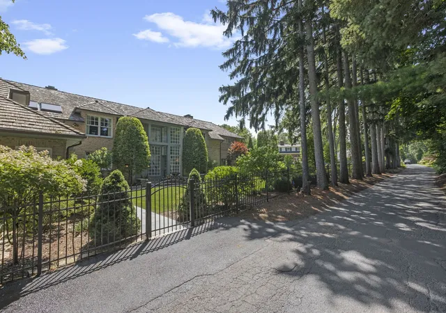 Photo 2 of Mansion for sale at 1177 Edgewood Rd, Lake Forest, IL 60045 | MLS# 12718826 | Listing updated on 2026-09-07