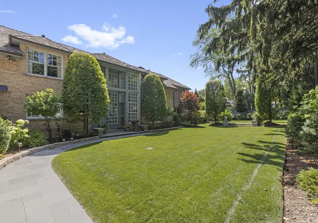 Photo 2 of Single family home for sale at 1177 Edgewood Rd, Lake Forest, IL 60045 | MLS# 12718826 | Listing updated on 2026-09-07