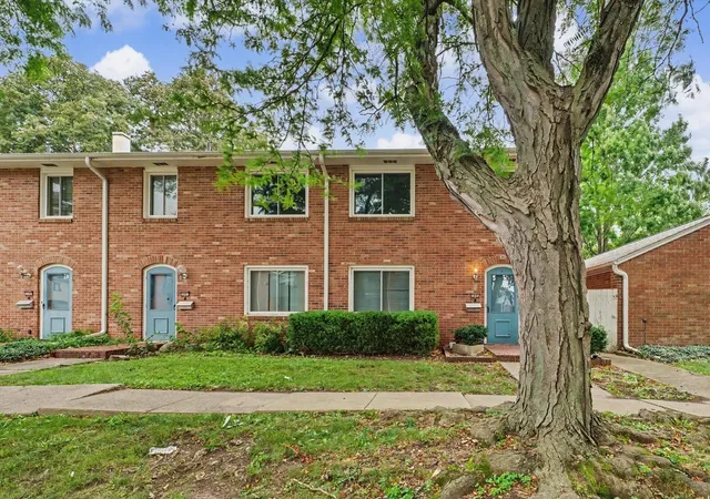 Photo 1 of Townhouse for sale at 2005 Vawter St, Urbana, IL 61801 | MLS# 12718882 | Listing updated on 2026-08-12