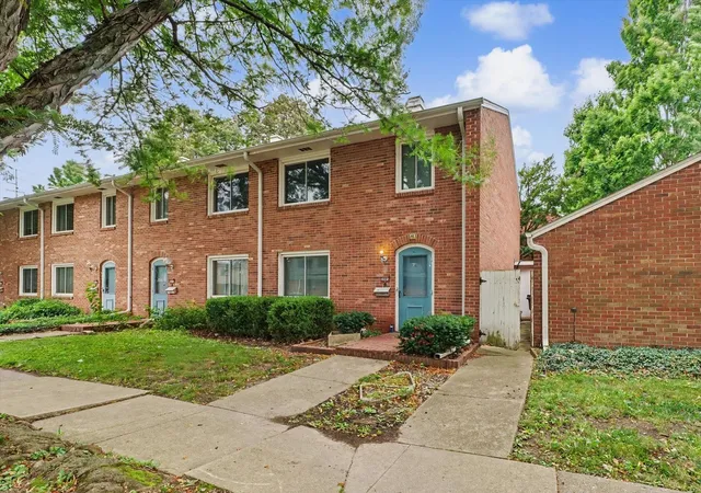 Photo 3 of Townhouse for sale at 2005 Vawter St, Urbana, IL 61801 | MLS# 12718882 | Listing updated on 2026-08-12