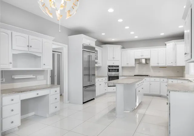 Photo 5 of Single family home for sale at 2711 Deering Bay Dr, Naperville, IL 60564 | MLS# 12718912 | Listing updated on 2026-09-06