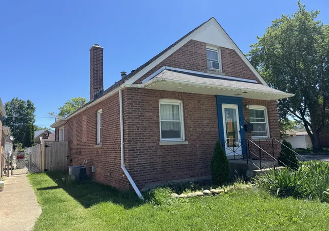 Photo 2 of Single family home for sale at 3801 N Oleander Ave, Chicago, IL 60634 | MLS# 12718949 | Listing updated on 2026-09-25
