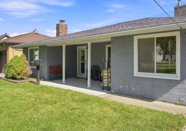 Photo 2 of Single family home for sale at 1508 E Kent St, Streator, IL 61364 | MLS# 12718969 | Listing updated on 2026-09-06