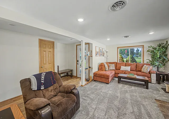 Photo 3 of Single family home for sale at 1508 E Kent St, Streator, IL 61364 | MLS# 12718969 | Listing updated on 2026-10-04