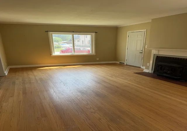 Photo 3 of Single family home for sale at 929 Garfield Ave, Belvidere, IL 61008 | MLS# 12718998 | Listing updated on 2026-10-22