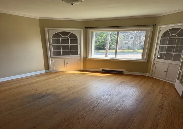 Photo 3 of Sale Pending at 929 Garfield Ave, Belvidere, IL 61008 | MLS# 12718998 | Listing updated on 2026-10-23
