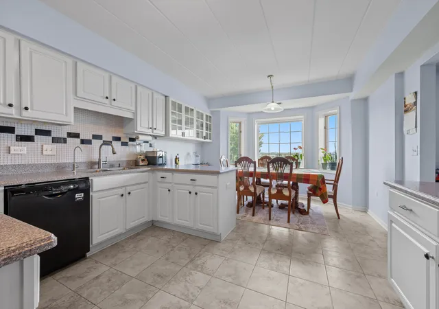 Listing Photo 5 - Condo for sale in building located at 8515 Woodward Ave, Woodridge, IL 60517 - Unit #303