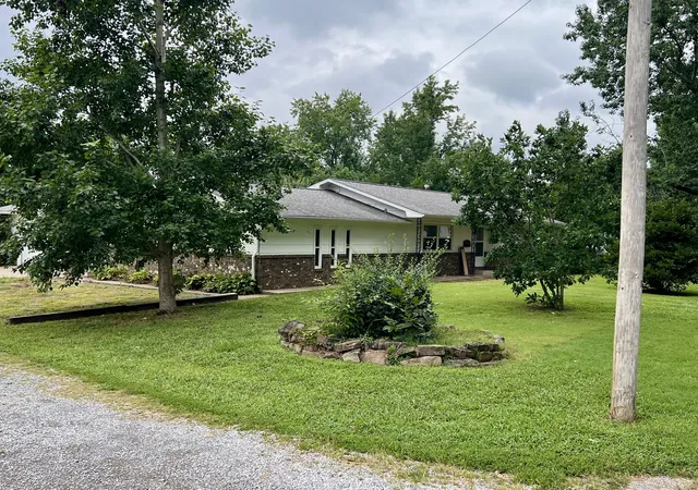 Photo 2 of Single family home for sale at 207 W 13th Street, Johnston City, IL 62951 | MLS# 12719092 | Listing updated on 2026-09-06