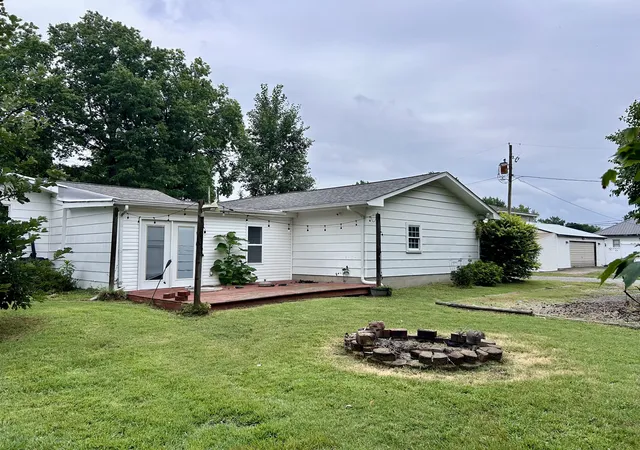 Photo 4 of Single family home for sale at 207 W 13th Street, Johnston City, IL 62951 | MLS# 12719092 | Listing updated on 2026-09-06