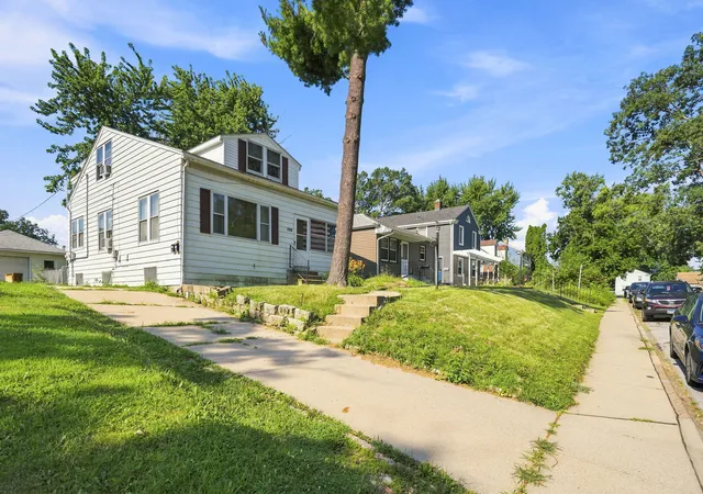 2nd image of 2526 23rd Ave, Rock Island, IL 61201 | MLS# 12719093