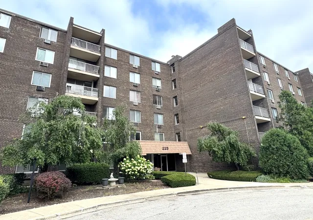 Photo 1 of Condo for sale at 225 S Rohlwing Rd #618, Palatine, IL 60074 | MLS# 12719120 | Listing updated on 2026-08-05