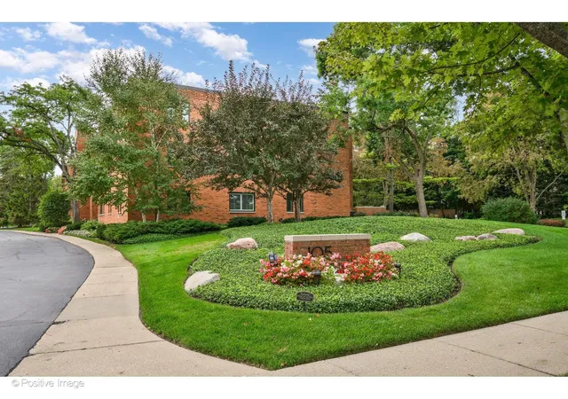 Photo 1 of Condo for sale at 105 E Laurel Ave #103, Lake Forest, IL 60045 | MLS# 12719148 | Listing updated on 2026-09-16