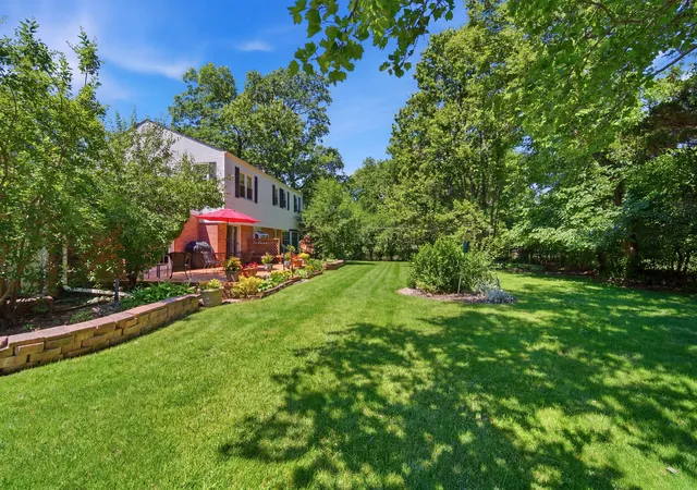 Photo 2 of Single family home for sale at 6 Londonderry Ln, Lincolnshire, IL 60069 | MLS# 12719149 | Listing updated on 2026-09-18