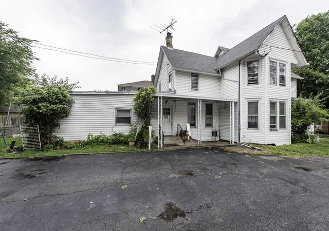 Photo 2 of Single family home for sale at 224 S Lincoln Ave, Waukegan, IL 60085 | MLS# 12719151 | Listing updated on 2026-08-10