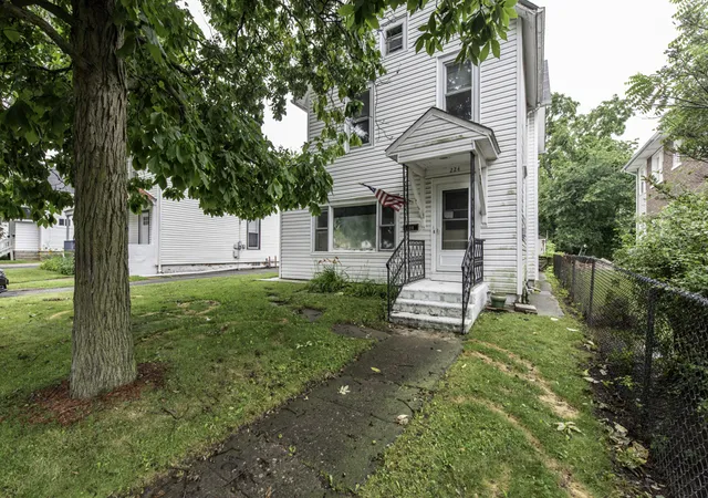 Photo 3 of Single family home for sale at 224 S Lincoln Ave, Waukegan, IL 60085 | MLS# 12719151 | Listing updated on 2026-08-10