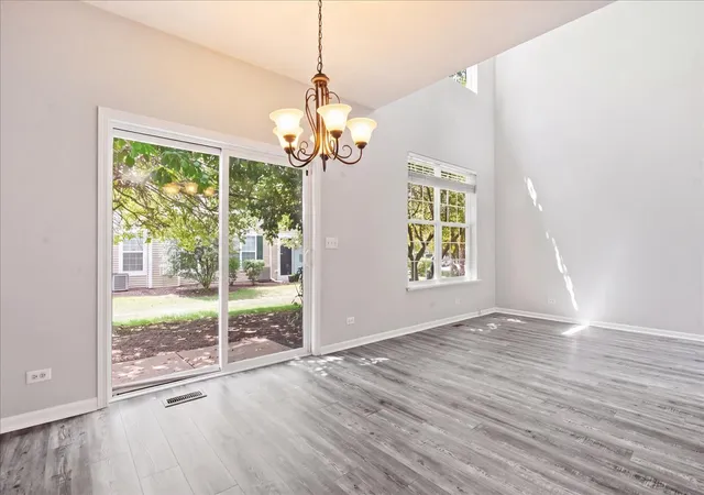 Listing Photo 5 - Condo for sale in building located at 725 S Jade Ln, Round Lake, IL 60073