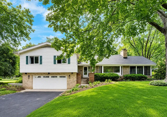 Photo 1 of Single family home for sale at 2288 S Westwood Ln, Palatine, IL 60067 | MLS# 12719174 | Listing updated on 2026-09-14