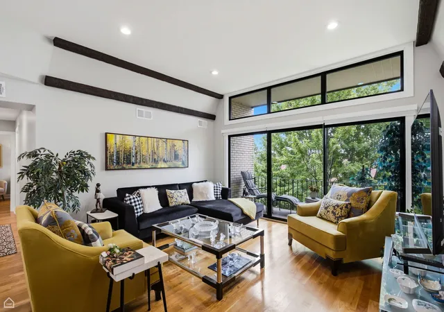 Photo 4 of Townhouse for sale at 7200 N Ridge Blvd #4G, Chicago, IL 60645 | MLS# 12719207 | Listing updated on 2026-09-23