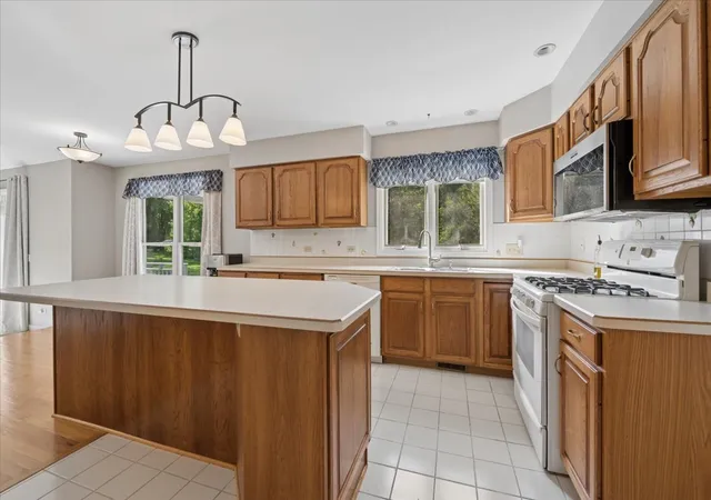 Photo 4 of Single family home for sale at 41w610 Silvana Dr, Elgin, IL 60124 | MLS# 12719234 | Listing updated on 2026-10-07