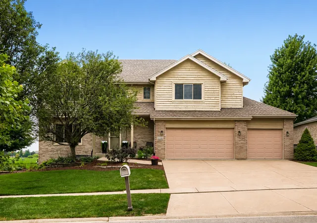 Photo 1 of Single family home for sale at 22104 Pembrook Dr, Frankfort, IL 60423 | MLS# 12719267 | Listing updated on 2026-09-14