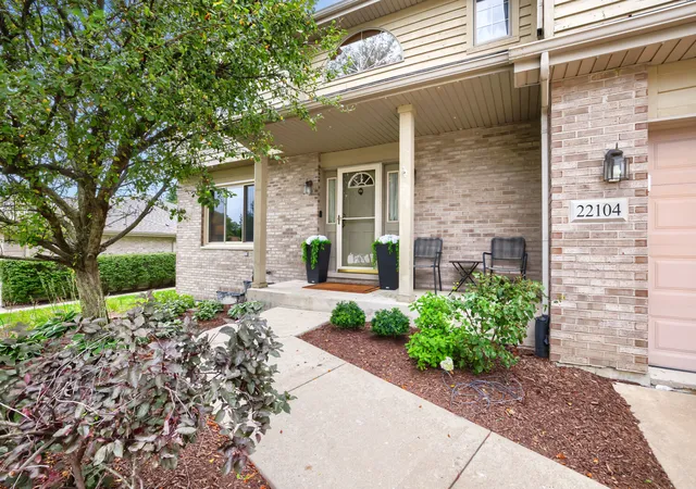 Photo 2 of Single family home for sale at 22104 Pembrook Dr, Frankfort, IL 60423 | MLS# 12719267 | Listing updated on 2026-09-14