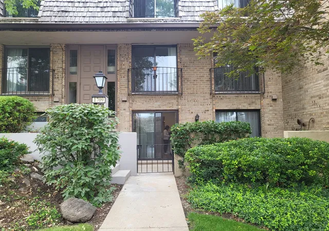 1st image of 1709 Northfield Sq #B, Northfield, IL 60093 | MLS# 12719270
