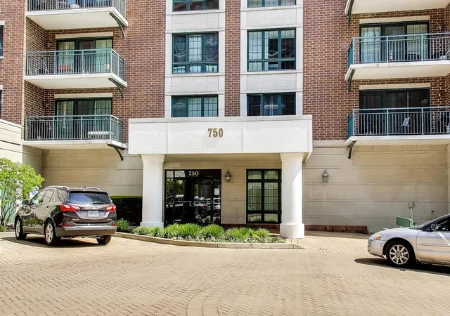 3rd image of 750 Pearson St #311, Des Plaines, IL 60016 | MLS# 12719271