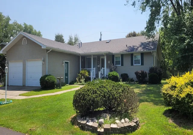 Photo 1 of Single family home for sale at 3205 Blackberry St, Mt Vernon, IL 62864 | MLS# 12719272 | Listing updated on 2026-08-16
