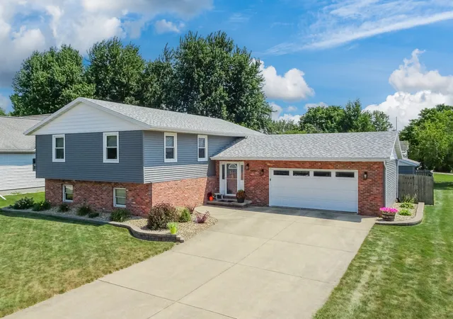 2nd image of 708 Kelley Dr, Heyworth, IL 61745 | MLS# 12719280