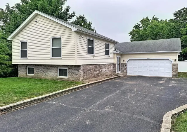 2nd image of 1120 Cherry St, Lake In The Hills, IL 60156 | MLS# 12719284