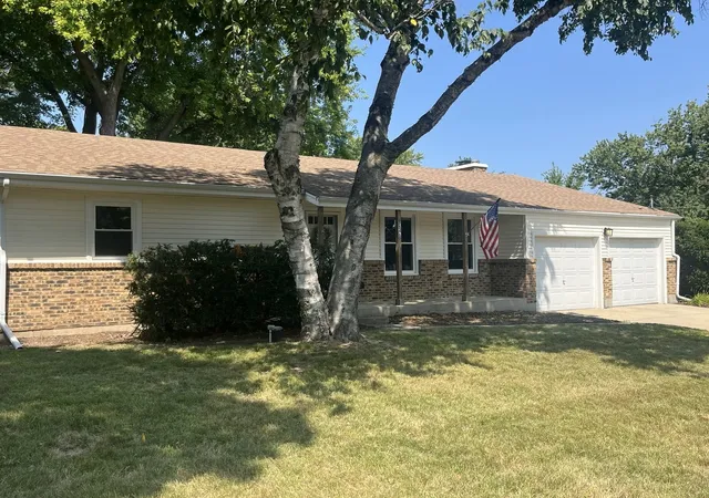 Photo 3 of Single family home for sale at 7s410 Midfield Dr, Aurora, IL 60506 | MLS# 12719312 | Listing updated on 2026-09-14