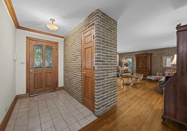 Photo 2 of Single family home for sale at 2285 Thorntree Ln, Palatine, IL 60067 | MLS# 12719332 | Listing updated on 2026-09-01