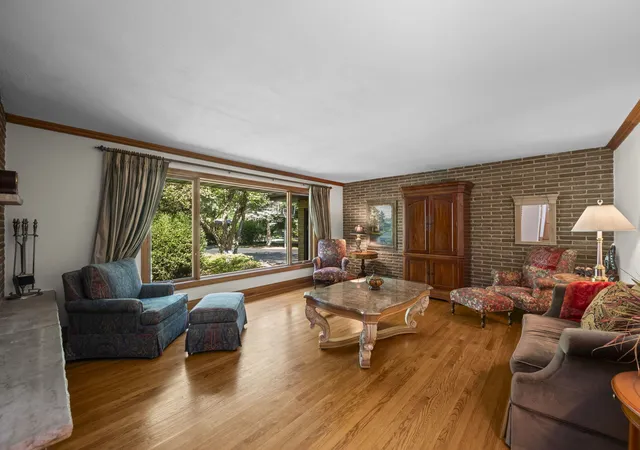 Photo 3 of Single family home for sale at 2285 Thorntree Ln, Palatine, IL 60067 | MLS# 12719332 | Listing updated on 2026-09-18