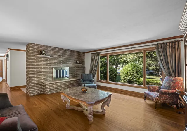 Photo 3 of Single family home for sale at 2285 Thorntree Ln, Palatine, IL 60067 | MLS# 12719332 | Listing updated on 2026-10-20
