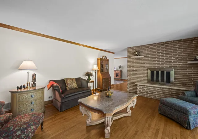Photo 4 of Single family home for sale at 2285 Thorntree Ln, Palatine, IL 60067 | MLS# 12719332 | Listing updated on 2026-10-20