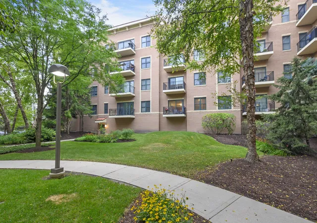 Photo 3 of Condo for sale at 5100 W 96th Street #240, Oak Lawn, IL 60453 | MLS# 12719347 | Listing updated on 2026-09-06