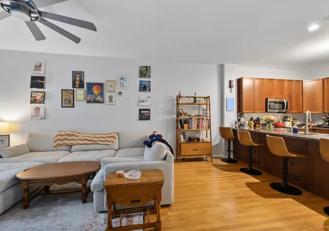 Listing Photo 5 - Condo for sale in building located at 5100 W 96Th St, Oak Lawn, IL 60453 - Unit #240