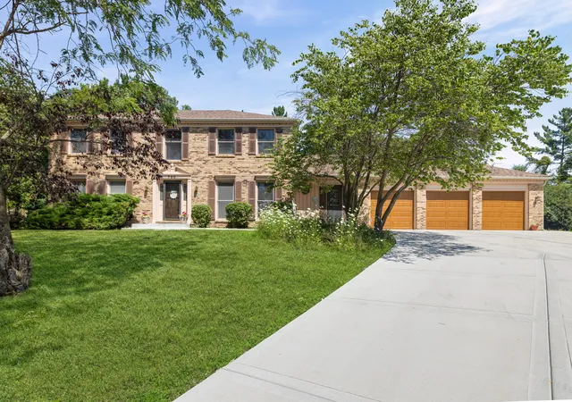 Photo 1 of Single family home for sale at 740 Cambridge Dr, Burr Ridge, IL 60527 | MLS# 12719375 | Listing updated on 2026-09-14