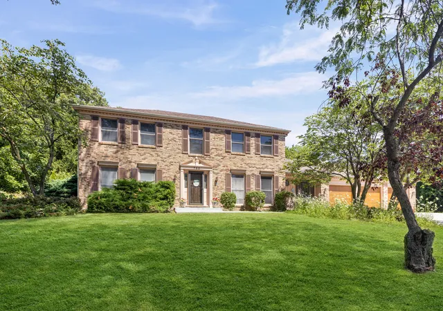 Photo 2 of Single family home for sale at 740 Cambridge Dr, Burr Ridge, IL 60527 | MLS# 12719375 | Listing updated on 2026-09-14