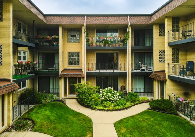 Photo 1 of Condo for sale at 5024 N Austin Ave #2E, Chicago, IL 60630 | MLS# 12719391 | Listing updated on 2026-09-23