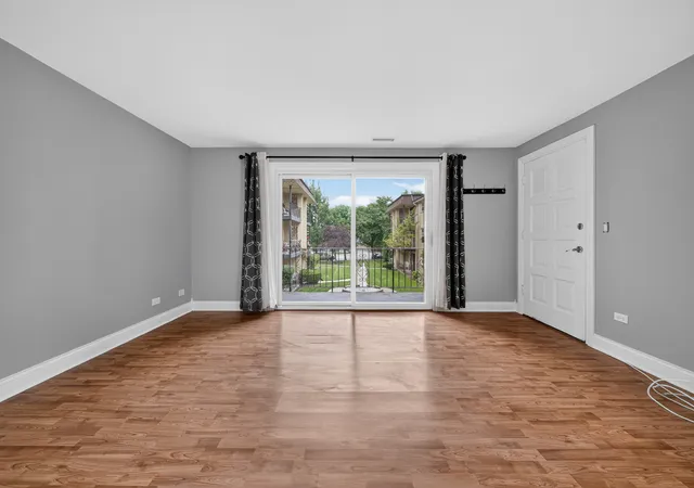 Photo 4 of Condo for sale at 5024 N Austin Ave #2E, Chicago, IL 60630 | MLS# 12719391 | Listing updated on 2026-09-23