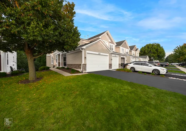 Condo for sale at 2335 Overlook Ct #2335, Naperville, IL 60563 | MLS# 12719396