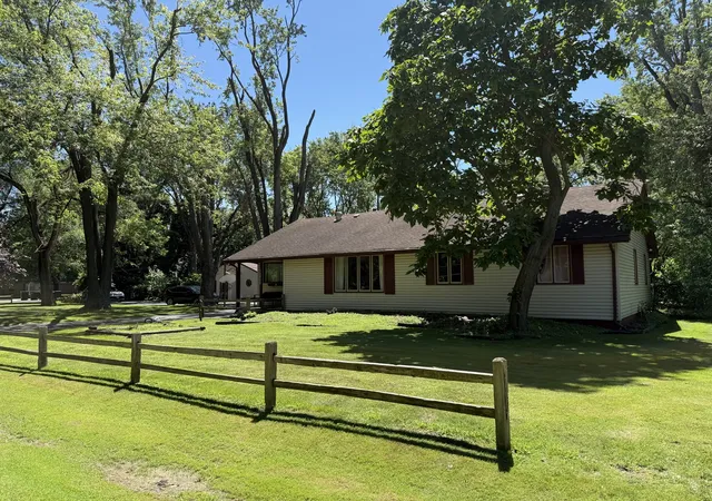 Photo 3 of Single family home for sale at 15800 Chappel St, South Holland, IL 60473 | MLS# 12719401 | Listing updated on 2026-08-05