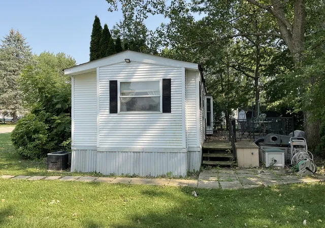 Photo 1 of Sale Pending at 184 Windward, Lakemoor, IL 60051 | MLS# 12719402 | Listing updated on 2026-10-07