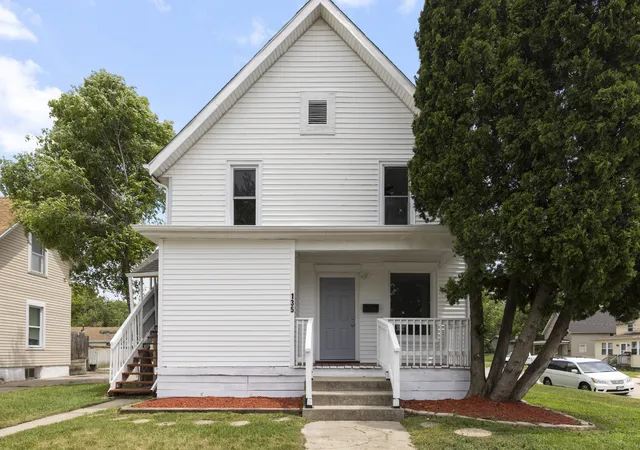 2nd image of 135 S 8th St, South Beloit, IL 61080 | MLS# 12719413