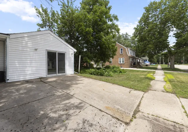 25th image of 135 S 8th St, South Beloit, IL 61080 | MLS# 12719413